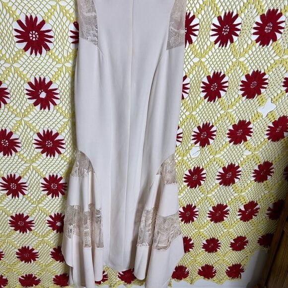 Marciano dresses / Cream Lace Dress / Size 4 - Picture 10 of 16